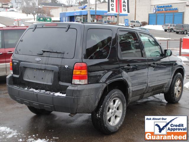 2005 Ford Escape ESi