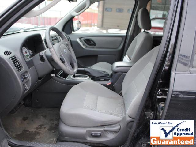 2005 Ford Escape ESi