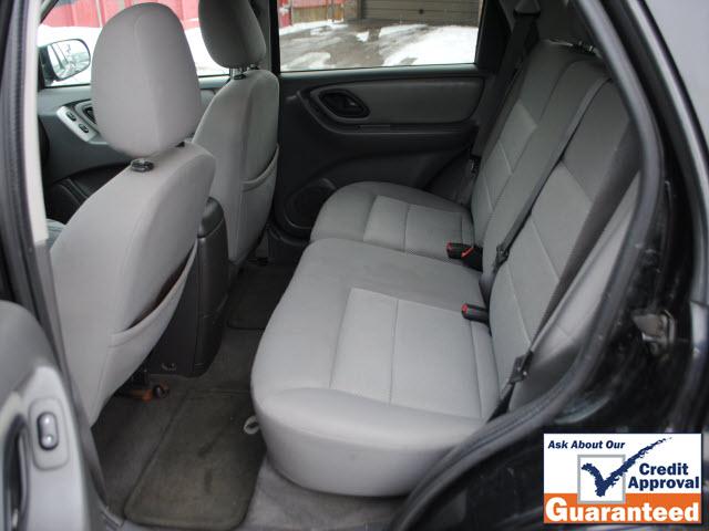 2005 Ford Escape ESi