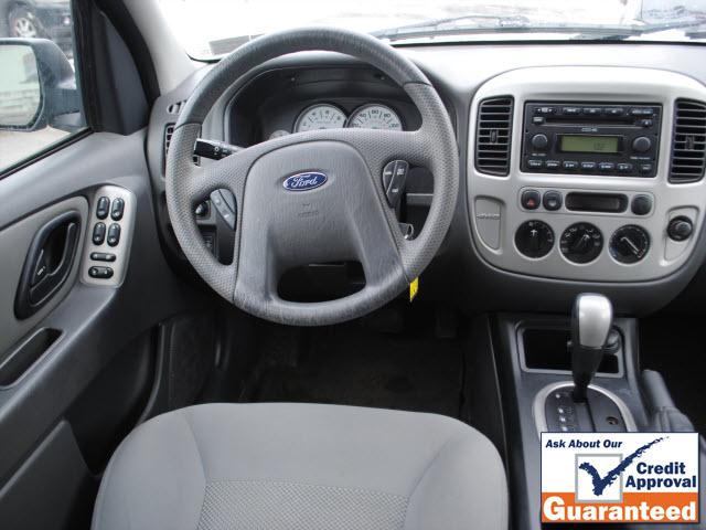2005 Ford Escape ESi