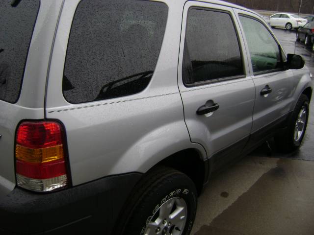 2005 Ford Escape ESi