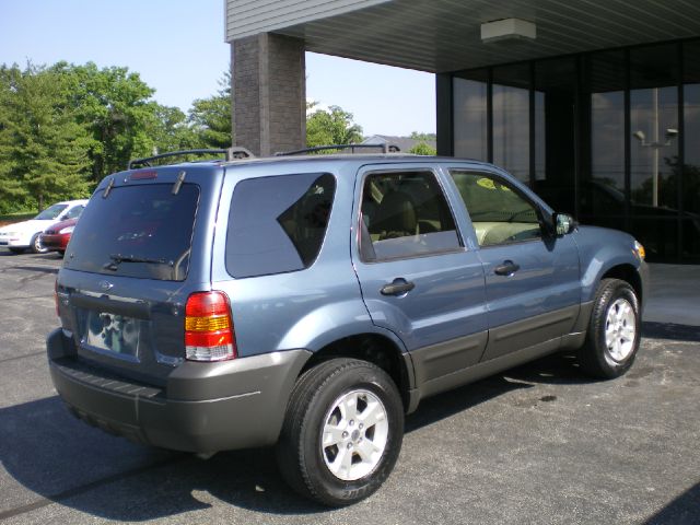 2005 Ford Escape ESi