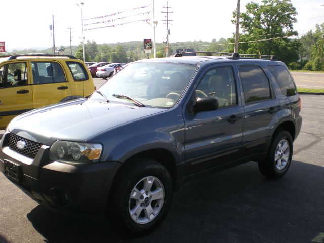 2005 Ford Escape ESi