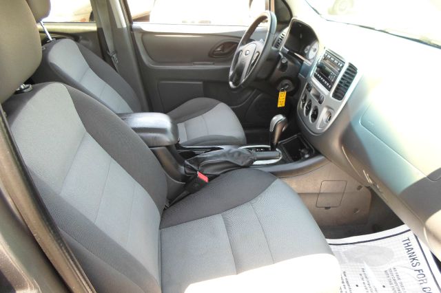 2005 Ford Escape Reg Cab 159.5 WB C5B