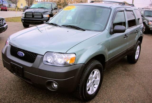 2005 Ford Escape ESi