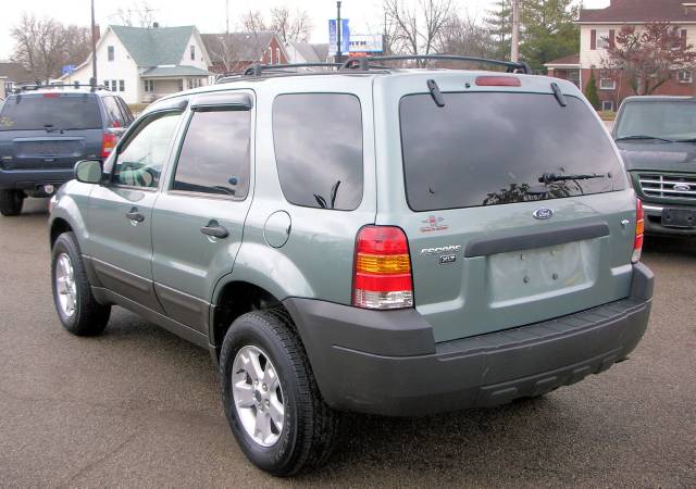 2005 Ford Escape ESi