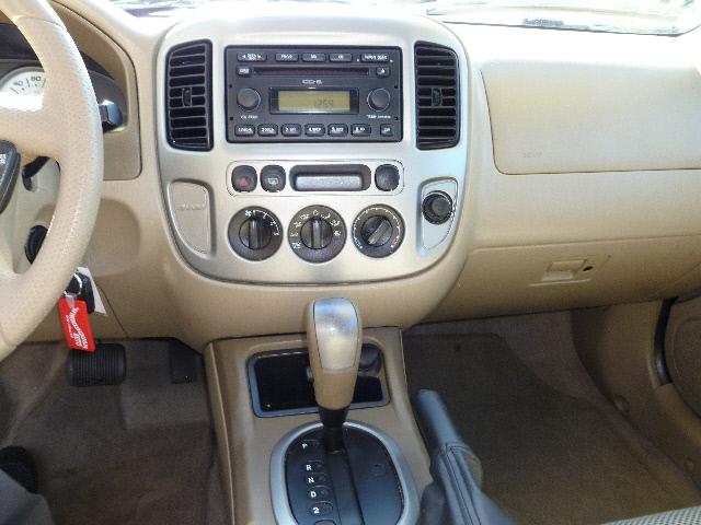 2005 Ford Escape ESi
