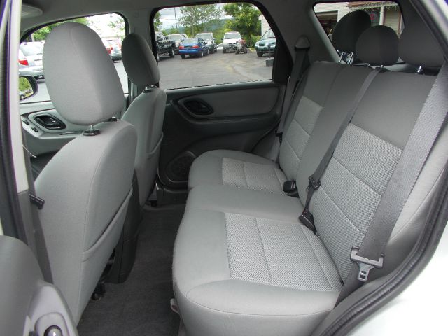 2005 Ford Escape SL 4x4 Regular Cab