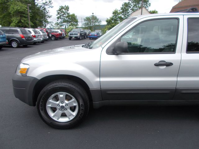 2005 Ford Escape SL 4x4 Regular Cab