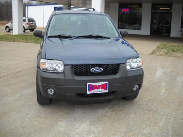 2005 Ford Escape ESi