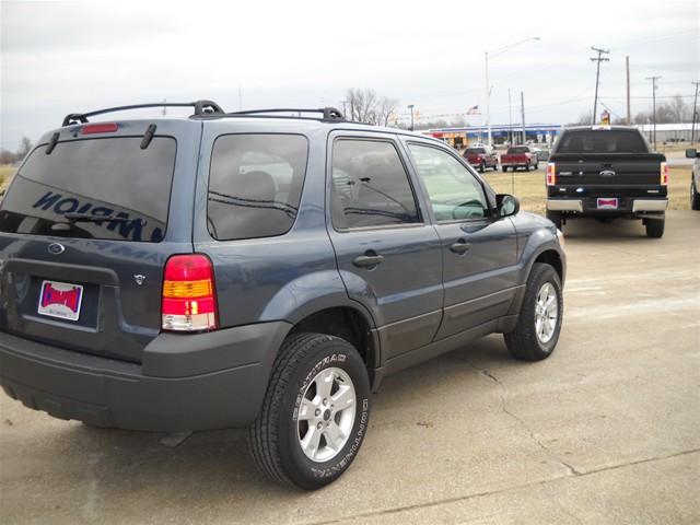 2005 Ford Escape ESi