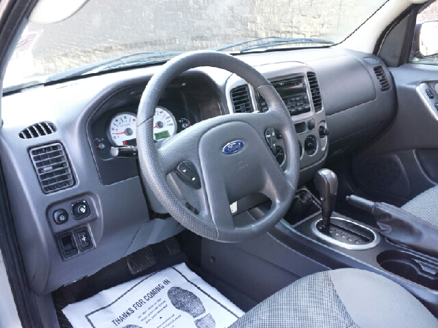 2005 Ford Escape SL 4x4 Regular Cab
