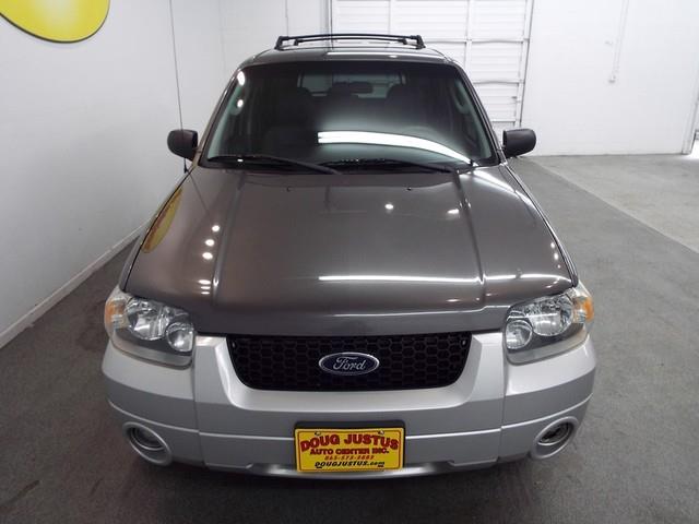 2005 Ford Escape ESi