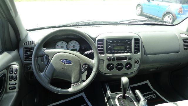 2005 Ford Escape 15