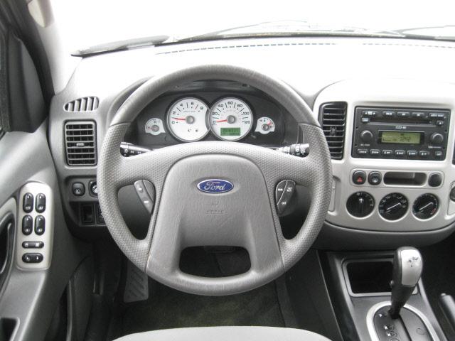 2005 Ford Escape ESi