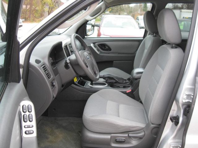 2005 Ford Escape ESi