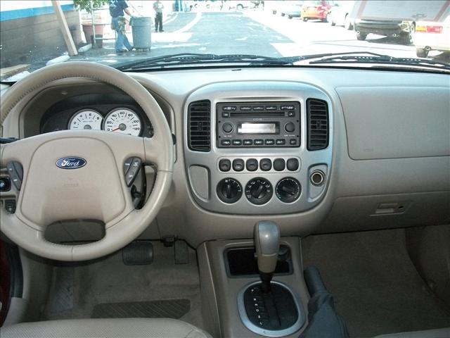 2005 Ford Escape SLT 25