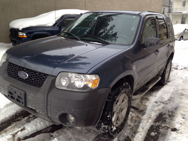 2005 Ford Escape SL 4x4 Regular Cab