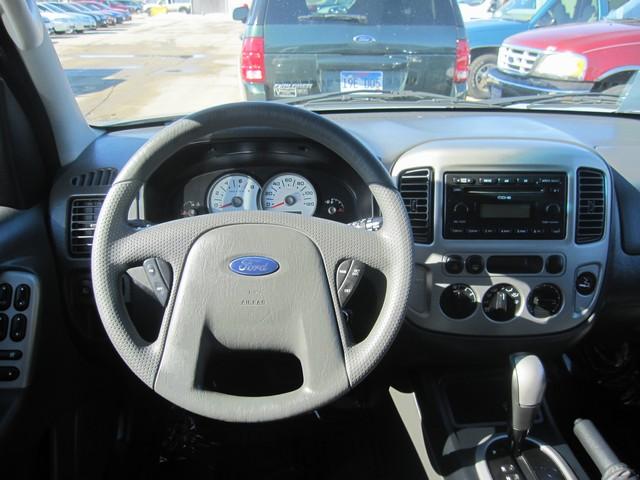 2005 Ford Escape ESi