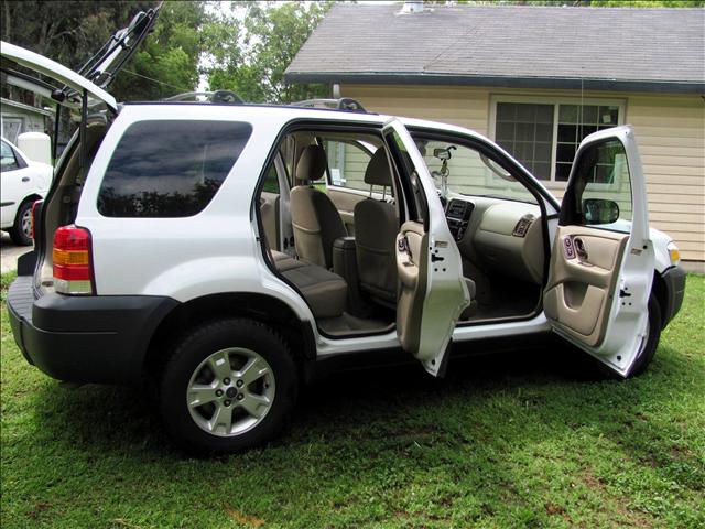 2005 Ford Escape ESi