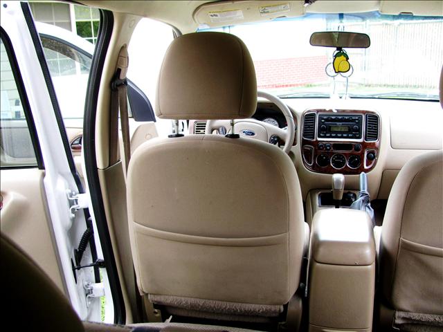 2005 Ford Escape ESi