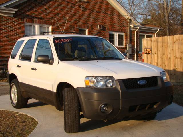 2005 Ford Escape ESi