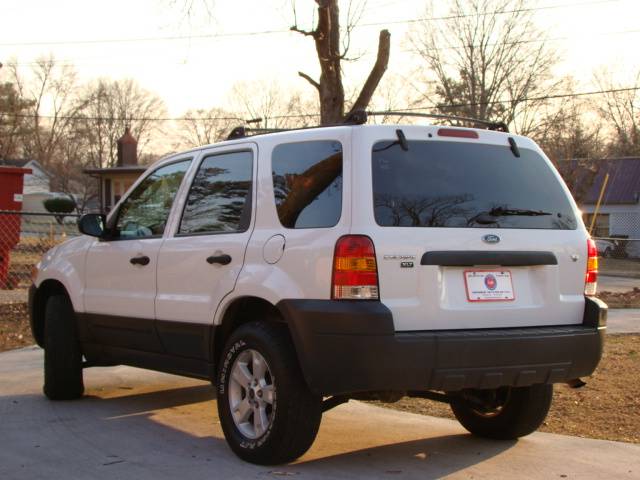 2005 Ford Escape ESi