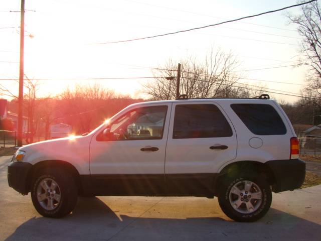 2005 Ford Escape ESi