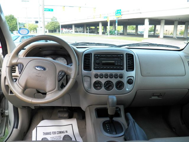 2005 Ford Escape Super