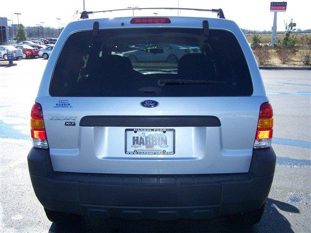 2005 Ford Escape ESi
