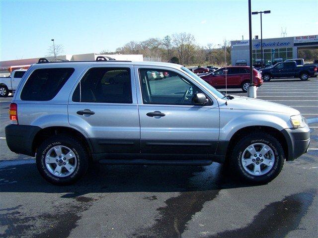 2005 Ford Escape ESi
