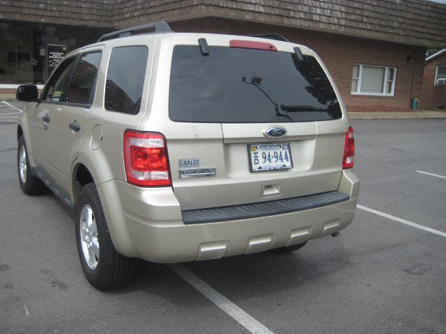 2010 Ford Escape 31 FOOT