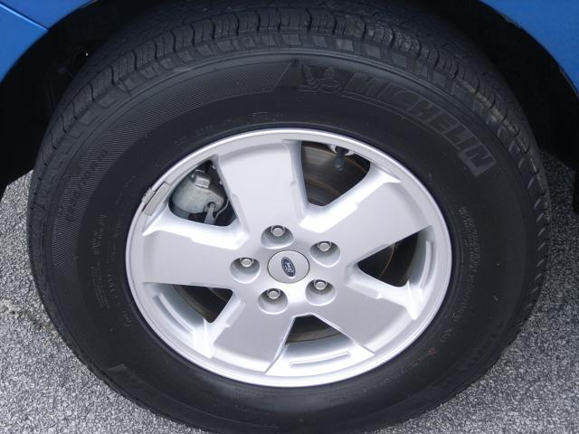 2012 Ford Escape Sierra 1500hd 4WD CREW CAB SLE