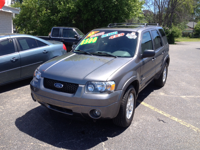 2006 Ford Escape Hybrid LS Flex Fuel 4x4 This Is One Of Our Best Bargains