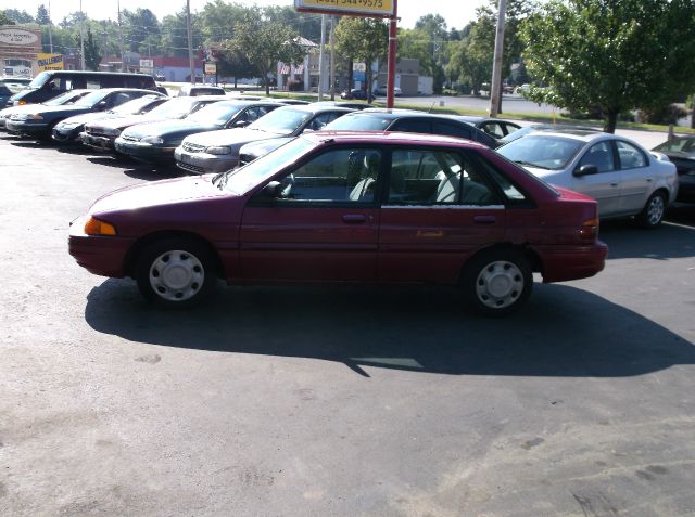 1995 Ford Escort 4dr Auto S Sedan