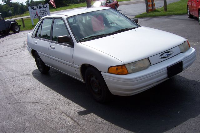 1995 Ford Escort 4dr Auto S Sedan