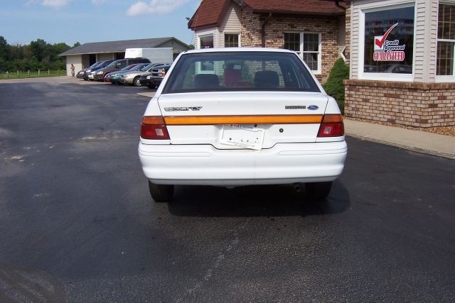1995 Ford Escort 4dr Auto S Sedan