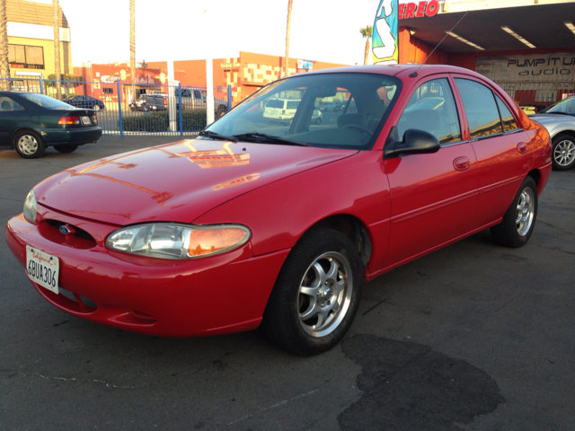 1999 Ford Escort SE