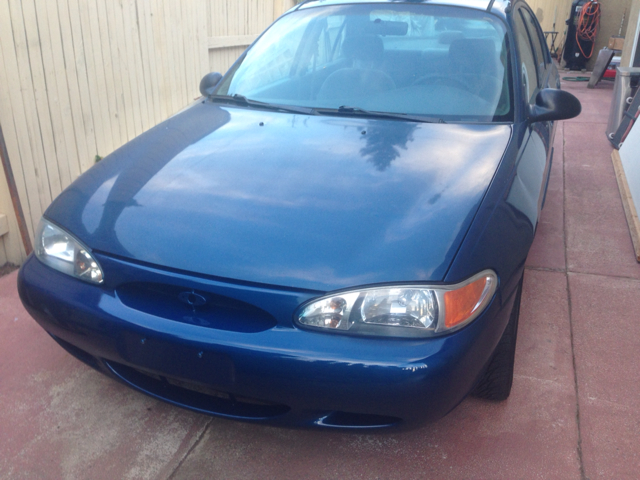 1999 Ford Escort SE