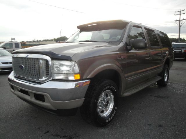 2002 Ford Excursion SE, 7 Pass, C.D. Player