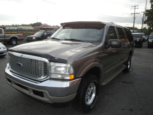 2002 Ford Excursion SE, 7 Pass, C.D. Player