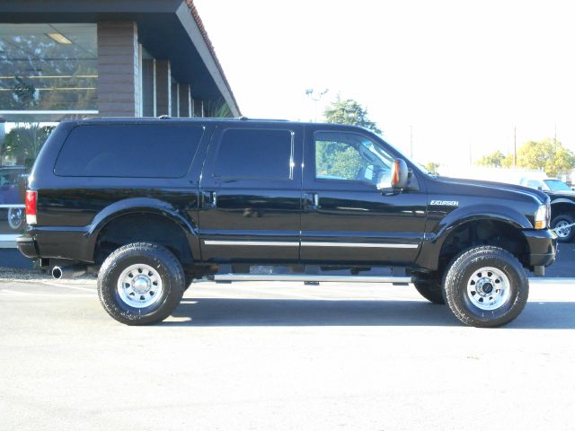 2004 Ford Excursion E 32
