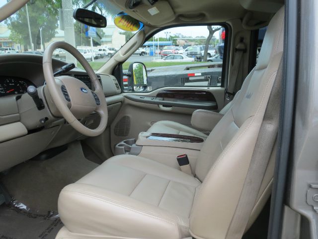 2004 Ford Excursion E 32