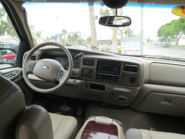 2004 Ford Excursion E 32