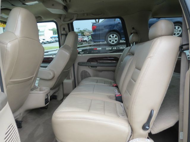 2004 Ford Excursion E 32
