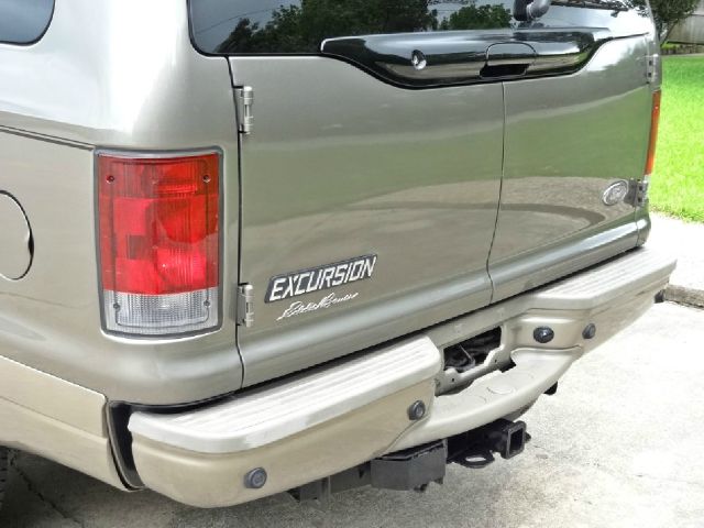 2004 Ford Excursion 4WD SL