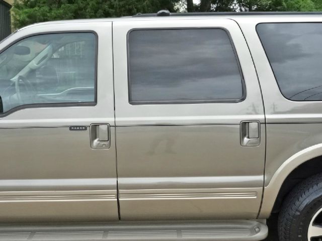 2004 Ford Excursion 4WD SL