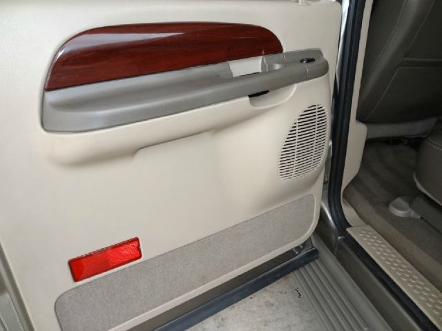 2004 Ford Excursion 4WD SL