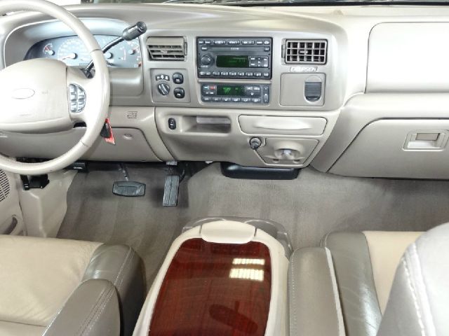 2004 Ford Excursion 4WD SL