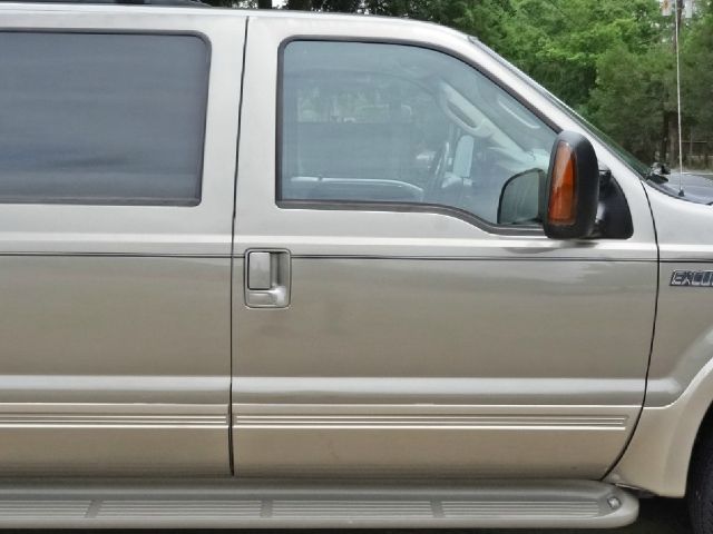 2004 Ford Excursion 4WD SL